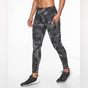 Athleta 7/8 Contender tights NWT- grey camo-size small